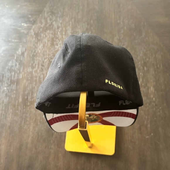 NWOT Oakley Florida Flexfit Hat Black S/M State Flag Under Brim - Picture 2 of 4